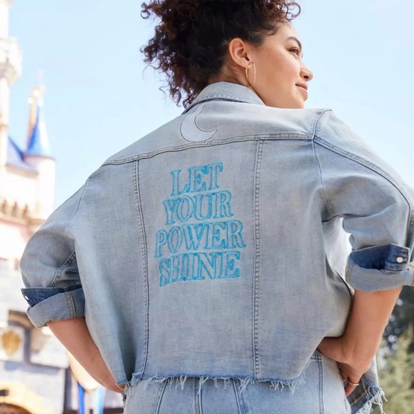 Disney Women’s Denim Jacket Medium Light Wash Character Patch - Picture 2 of 13